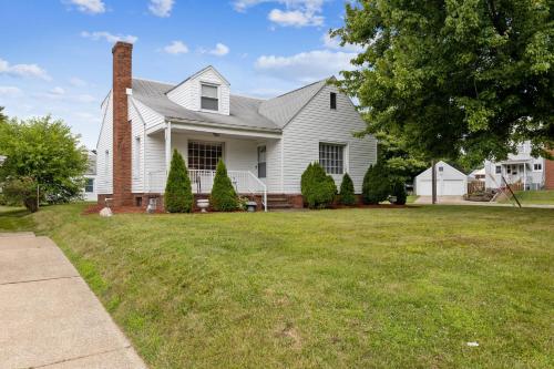 Beautiful 4 BR Home in Lovely Neighborhood - Walk to Pro Football HOF! home 