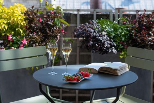 Cambon Hotel in 1st - Louvre - Chatelet Cambon Hotel in 1st - Louvre - Chatelet