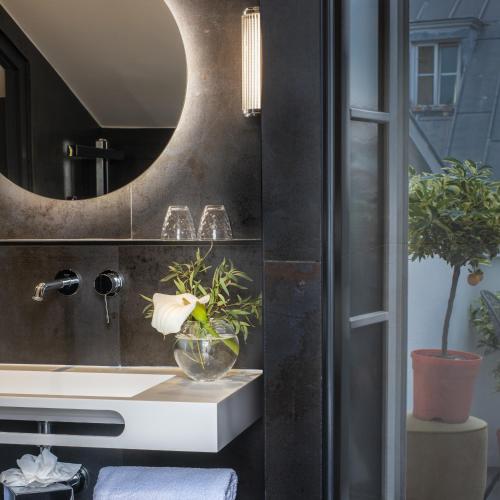 Bathroom, Cambon Hotel near Rue du Faubourg Saint-Honore Street Bathroom, Cambon Hotel near Rue du Faubourg Saint-Honore Street