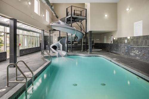 泳池, 約克頓如家套房酒店 (Home Inn & Suites Yorkton) in 約克頓 泳池, 約克頓如家套房酒店 (Home Inn & Suites Yorkton) in 約克頓