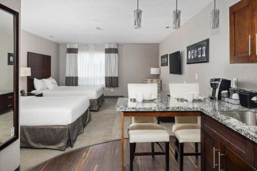 約克頓如家套房酒店 (Home Inn & Suites Yorkton) in 約克頓 約克頓如家套房酒店 (Home Inn & Suites Yorkton) in 約克頓