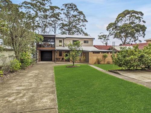 Double Storey Waterfront Home that is Family and Pet Friendly in St Georges Basin Double Storey Waterfront Home that is Family and Pet Friendly in St Georges Basin