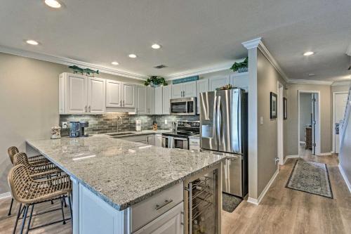 Beachy Lakefront Escape - Walk to the Shore! in Destin (FL) Beachy Lakefront Escape - Walk to the Shore! in Destin (FL)