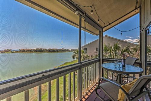 Beachy Lakefront Escape - Walk to the Shore! in Destin (FL) Beachy Lakefront Escape - Walk to the Shore! in Destin (FL)