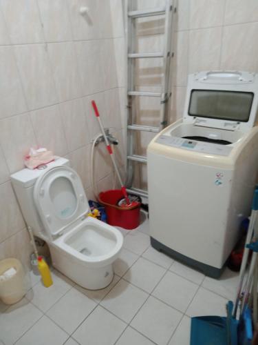 Bathroom, CiHu Seascape Villa in Jinning Bathroom, CiHu Seascape Villa in Jinning