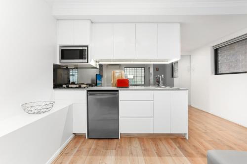 Kitchen, Balmain Modern Apartments in Balmain Kitchen, Balmain Modern Apartments in Balmain
