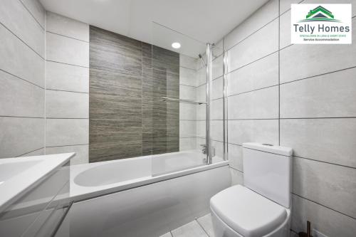 Badrum, By NEC and Airport- 5 percent off weekly and 10 percent off monthly bookings-1 Bedroom Apartment at near Sheldon Country Park Badrum, By NEC and Airport- 5 percent off weekly and 10 percent off monthly bookings-1 Bedroom Apartment at near Sheldon Country Park