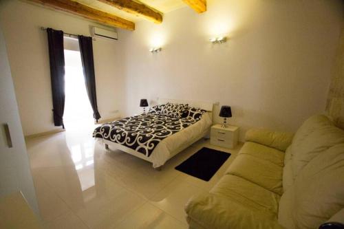 Valletta-Central duplex maisonette