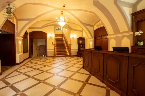Előcsarnok, Pałac Lubiechowa-Jelenia Góra- Riesengebirge (Palac Lubiechowa-Jelenia Gora- Riesengebirge) in Jelenia Gora Városközpont Előcsarnok, Pałac Lubiechowa-Jelenia Góra- Riesengebirge (Palac Lubiechowa-Jelenia Gora- Riesengebirge) in Jelenia Gora Városközpont