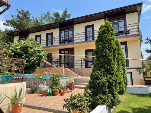 Guest House on Kholostyakova 6 in Gelendzhik Guest House on Kholostyakova 6 in Gelendzhik