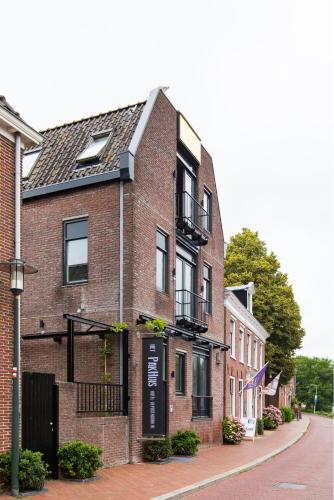 Exterior view, Hotel Cafe Restaurant De Posthoorn in Dokkum binnen de Bolwerken Exterior view, Hotel Cafe Restaurant De Posthoorn in Dokkum binnen de Bolwerken