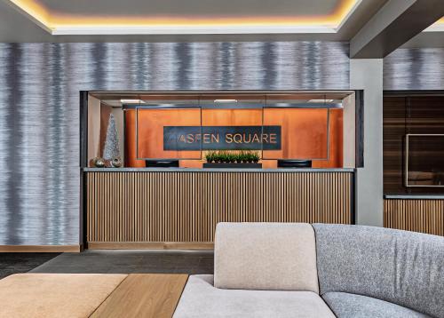 Lobby, Aspen Square Condominium Hotel in Aspen (CO) Lobby, Aspen Square Condominium Hotel in Aspen (CO)