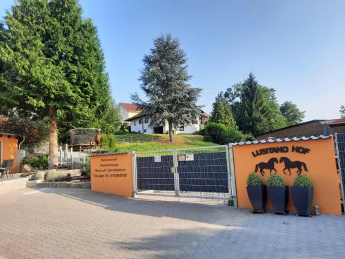 Ferienhaus auf dem Lusitanohof Jäger (Ferienhaus auf dem Lusitanohof Jager) in 蘭佩特海姆 Ferienhaus auf dem Lusitanohof Jäger (Ferienhaus auf dem Lusitanohof Jager) in 蘭佩特海姆