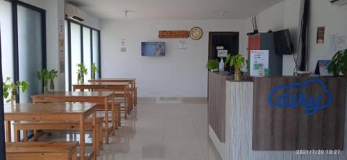 โรงแรมมาม่า ชาเรียะฮ์ แอท รูโก กูตาชายา (Hotel Mama Syariah at Ruko Kutajaya) in เปริอุก โรงแรมมาม่า ชาเรียะฮ์ แอท รูโก กูตาชายา (Hotel Mama Syariah at Ruko Kutajaya) in เปริอุก