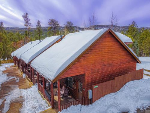 Buitenkant, Cabin #4 The Wolves Den - Pet Friendly- Sleeps 6 - Playground & Game Room in Kohls Ranch Buitenkant, Cabin #4 The Wolves Den - Pet Friendly- Sleeps 6 - Playground & Game Room in Kohls Ranch