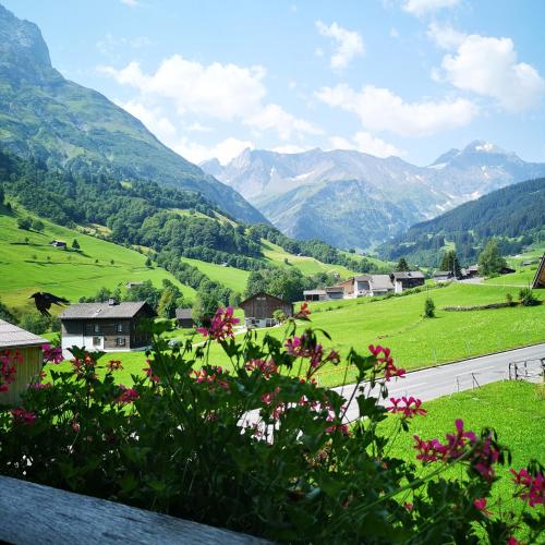 Hotel Bergführer (Hotel Bergfuhrer) in Elm Hotel Bergführer (Hotel Bergfuhrer) in Elm