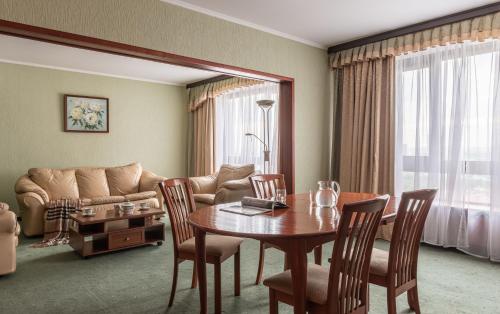 Palvelut, Cosmos Hotel in Moskova Palvelut, Cosmos Hotel in Moskova