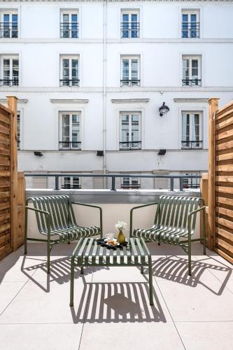 Balcony/terrace, O.Lysee Hotel in 8th - Champs Elysees Balcony/terrace, O.Lysee Hotel in 8th - Champs Elysees