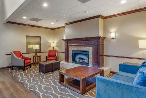 ردهة, Comfort Inn & Suites St. Louis-O'Fallon in O'Fallon ردهة, Comfort Inn & Suites St. Louis-O'Fallon in O'Fallon
