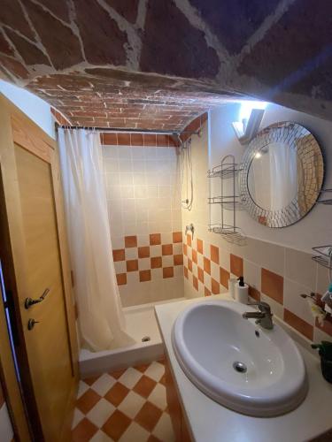 Bathroom, Casa Di Vetro in Canino Bathroom, Casa Di Vetro in Canino