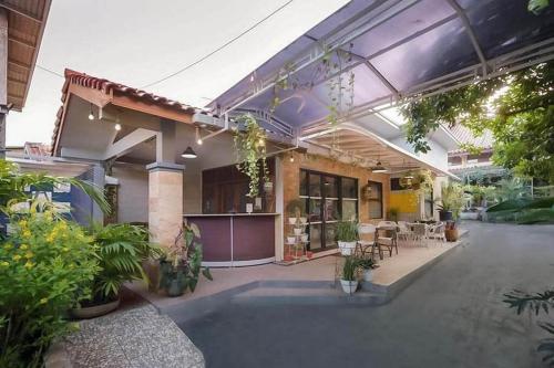 RedDoorz near RS Mitra Keluarga Depok in Pancoran Mas RedDoorz near RS Mitra Keluarga Depok in Pancoran Mas