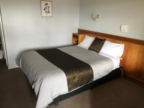 County Lodge Motel in West Wyalong County Lodge Motel in West Wyalong