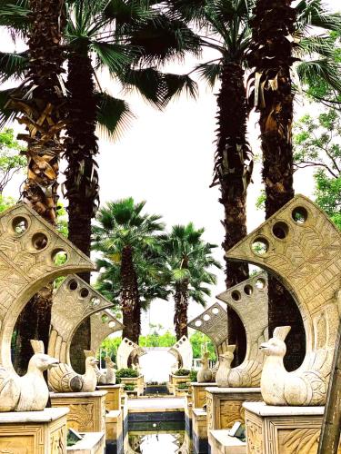 Exterior view, Howard Johnson Tropical Garden Plaza Kunming in Chenggong Exterior view, Howard Johnson Tropical Garden Plaza Kunming in Chenggong