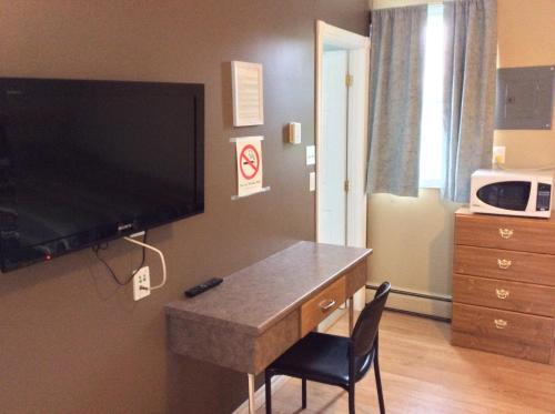 This photo about Baker's Lighthouse Motel shared on HyHotel.com