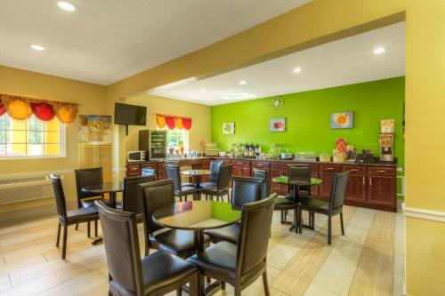 Faciliteter, Quality Inn Fort Payne I-59 exit 222 in Fort Payne (AL) Faciliteter, Quality Inn Fort Payne I-59 exit 222 in Fort Payne (AL)