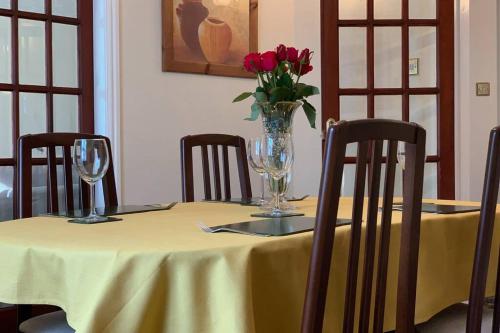 A charming, spacious 2 bedroom apartment in Lytham in St Johns A charming, spacious 2 bedroom apartment in Lytham in St Johns