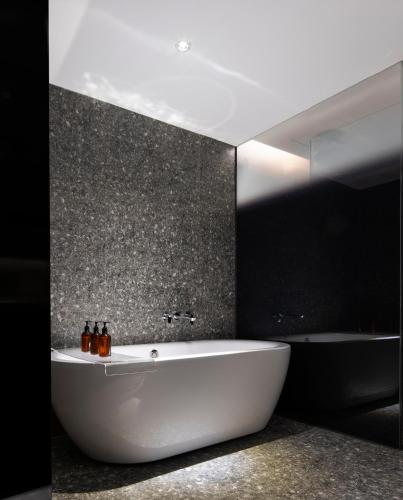Bathroom, Arthur Hotel Canton Tower Guangzhou-广州塔骑士物语酒店 in Haizhu District Bathroom, Arthur Hotel Canton Tower Guangzhou-广州塔骑士物语酒店 in Haizhu District