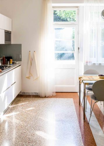 Konyha, 90 négyzetméteres, 2 hálószobás Apartman 2 fürdőszobával Meran Városközpont területén (Delightful Villa Rina, renovated, near town center) in Meran Konyha, 90 négyzetméteres, 2 hálószobás Apartman 2 fürdőszobával Meran Városközpont területén (Delightful Villa Rina, renovated, near town center) in Meran