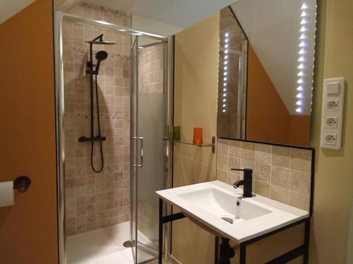 Fürdőszoba, La Pause 18 in Jars Fürdőszoba, La Pause 18 in Jars