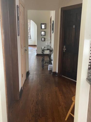Clean, spacious, inexpensive queen BR #1 in Grant Park Clean, spacious, inexpensive queen BR #1 in Grant Park