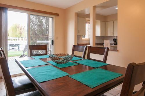 设施服务, 欧克那干季节酒店 (Okanagan Seasons Resort) in 基洛那(BC) 设施服务, 欧克那干季节酒店 (Okanagan Seasons Resort) in 基洛那(BC)