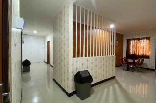 Entrance, RedDoorz Plus @ Rawamangun in Rawamangun Entrance, RedDoorz Plus @ Rawamangun in Rawamangun