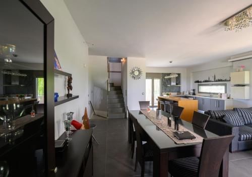 VILLA IN NATURE in Olympia VILLA IN NATURE in Olympia