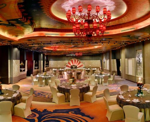 Restaurant, Radisson Blu Hotel MBD Ludhiana in Ludhiana Restaurant, Radisson Blu Hotel MBD Ludhiana in Ludhiana