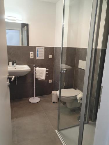 Bathroom, Pension HopfaHeisl in Wolnzach Bathroom, Pension HopfaHeisl in Wolnzach