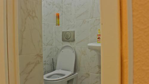 Bathroom, Уютныи дом Хостел in Yekaterinburg Bathroom, Уютныи дом Хостел in Yekaterinburg