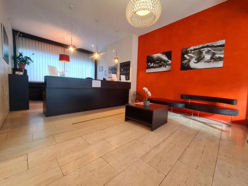 Vestíbulo, Hotel de la Poste Martigny - Center City in Martigny Vestíbulo, Hotel de la Poste Martigny - Center City in Martigny