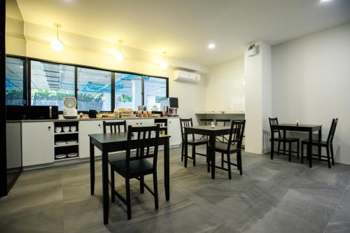 Restaurant, SR Grand Hotel in Charoenmueng Restaurant, SR Grand Hotel in Charoenmueng