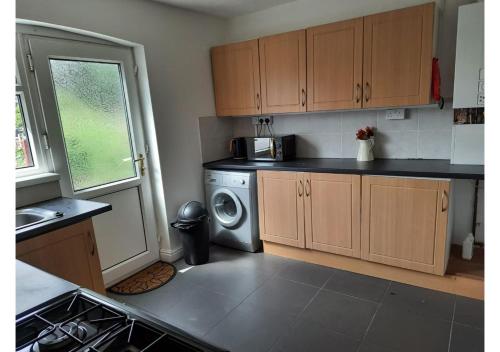 CIean and cozy quiet 3 bedroom house close to NEC and Heartland Hospital best for contractors or fam near Blakesley Hall CIean and cozy quiet 3 bedroom house close to NEC and Heartland Hospital best for contractors or fam near Blakesley Hall