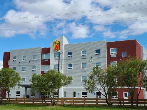 Super 8 by Wyndham Thompson in Thompson (MB) Super 8 by Wyndham Thompson in Thompson (MB)
