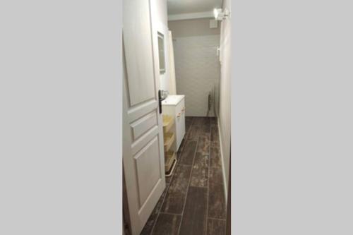 Trés beau studio 35 M2 Entre Mer et Forêt grand jardin et douche tropicale (Tres beau studio 35 M2 Entre Mer et Foret grand jardin et douche tropicale) in La Seyne-sur-Mer Trés beau studio 35 M2 Entre Mer et Forêt grand jardin et douche tropicale (Tres beau studio 35 M2 Entre Mer et Foret grand jardin et douche tropicale) in La Seyne-sur-Mer