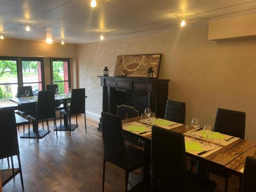 Restaurant, Hotel du Grand Monarque in Véry Restaurant, Hotel du Grand Monarque in Véry