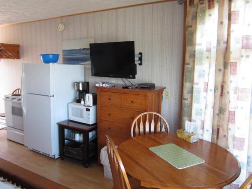 This photo about Clipper Shipp Beach Motel shared on HyHotel.com