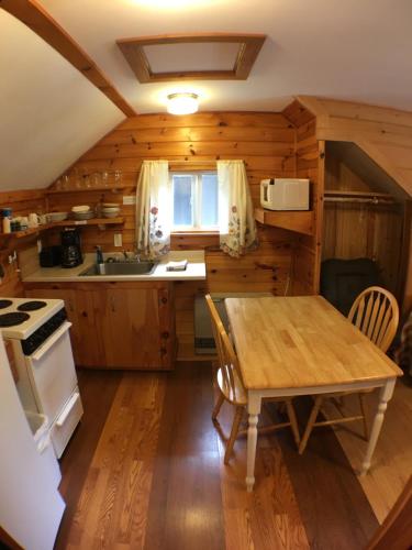 Kitchen, Mountain View Motel & Campground in Rangeley (ME) Kitchen, Mountain View Motel & Campground in Rangeley (ME)