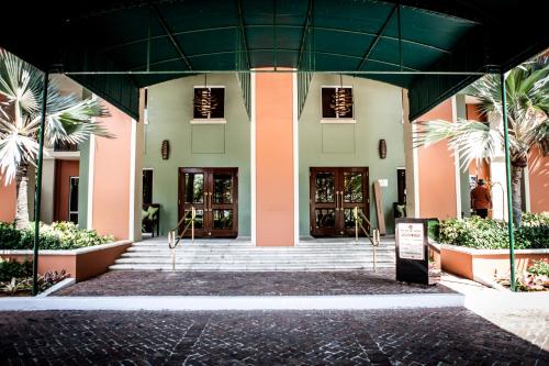 Entrance, The Mutiny Hotel in Coconut Grove Entrance, The Mutiny Hotel in Coconut Grove
