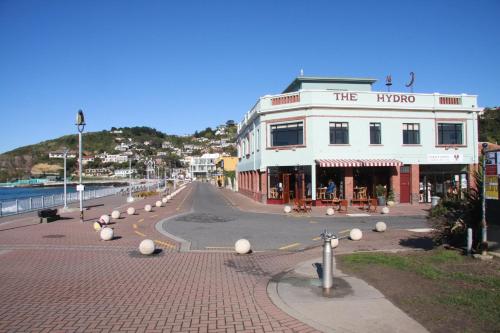 Restaurant, The Hydro Esplanade Apartments in West Dunedin Restaurant, The Hydro Esplanade Apartments in West Dunedin